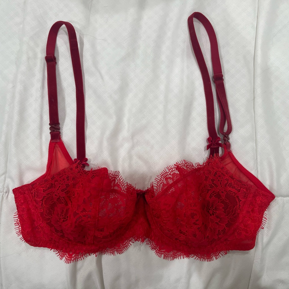Victoria's Secret Vibrant Red Lace Bra